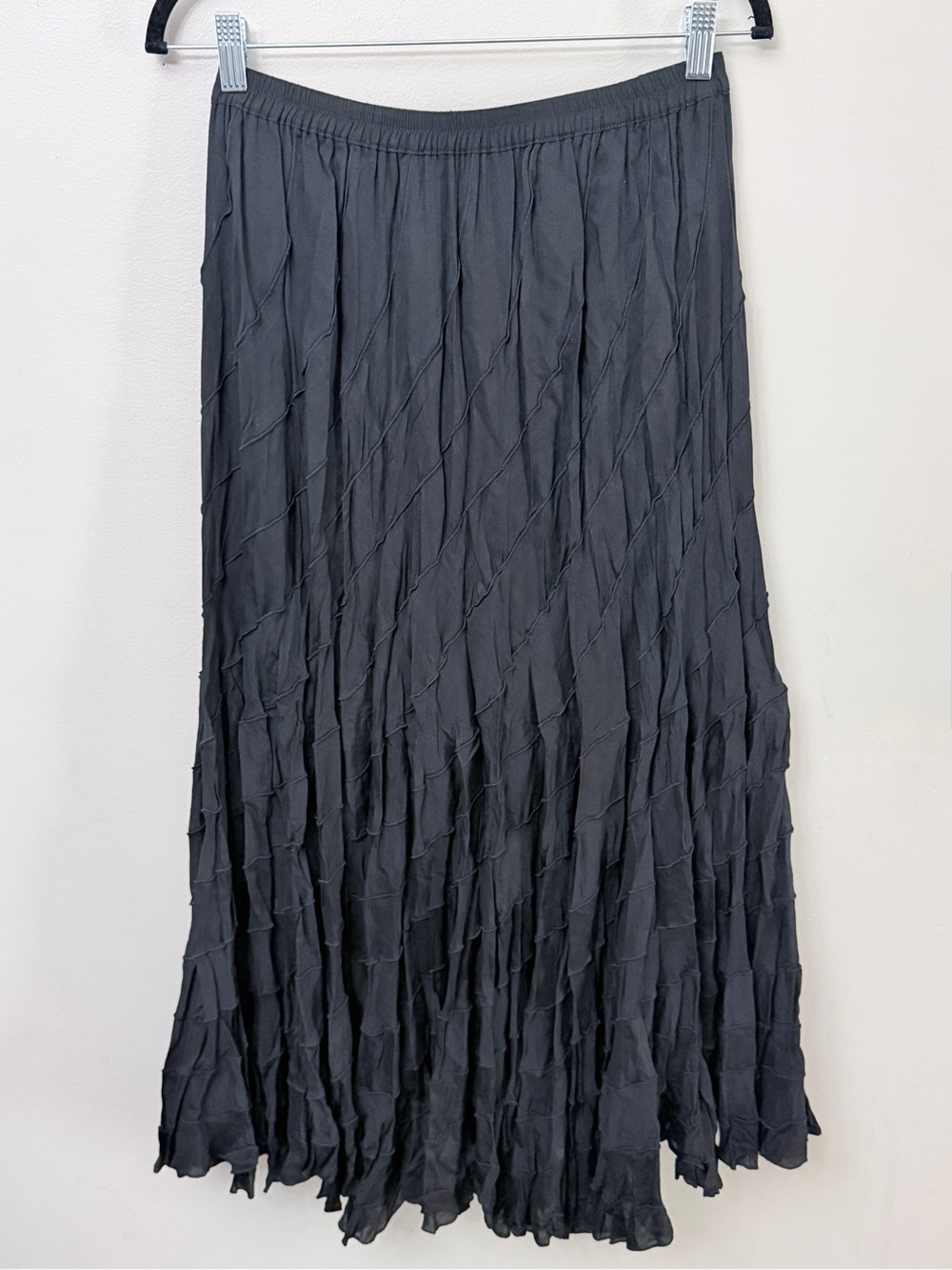 Baik Baik Honolulu Black Crinkle Tiered Skirt Size S/M